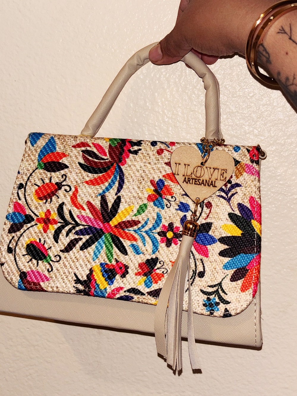 I LOVE Artesanal Beige Floral Embroidered Top-Handle Bag